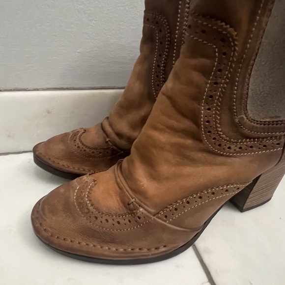 FRED SEGAL DISTRESSED LEATHER ANKLE BOOTIES, US SIZE 38, COGNAC BROWN - Picture 2 of 12